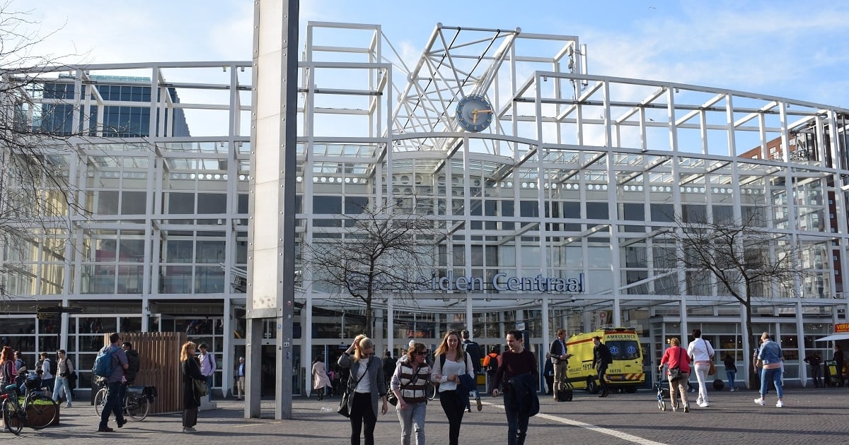 Leiden Centraal krijgt nieuw jasje: station wordt groener, ruimer en overzichtelijker