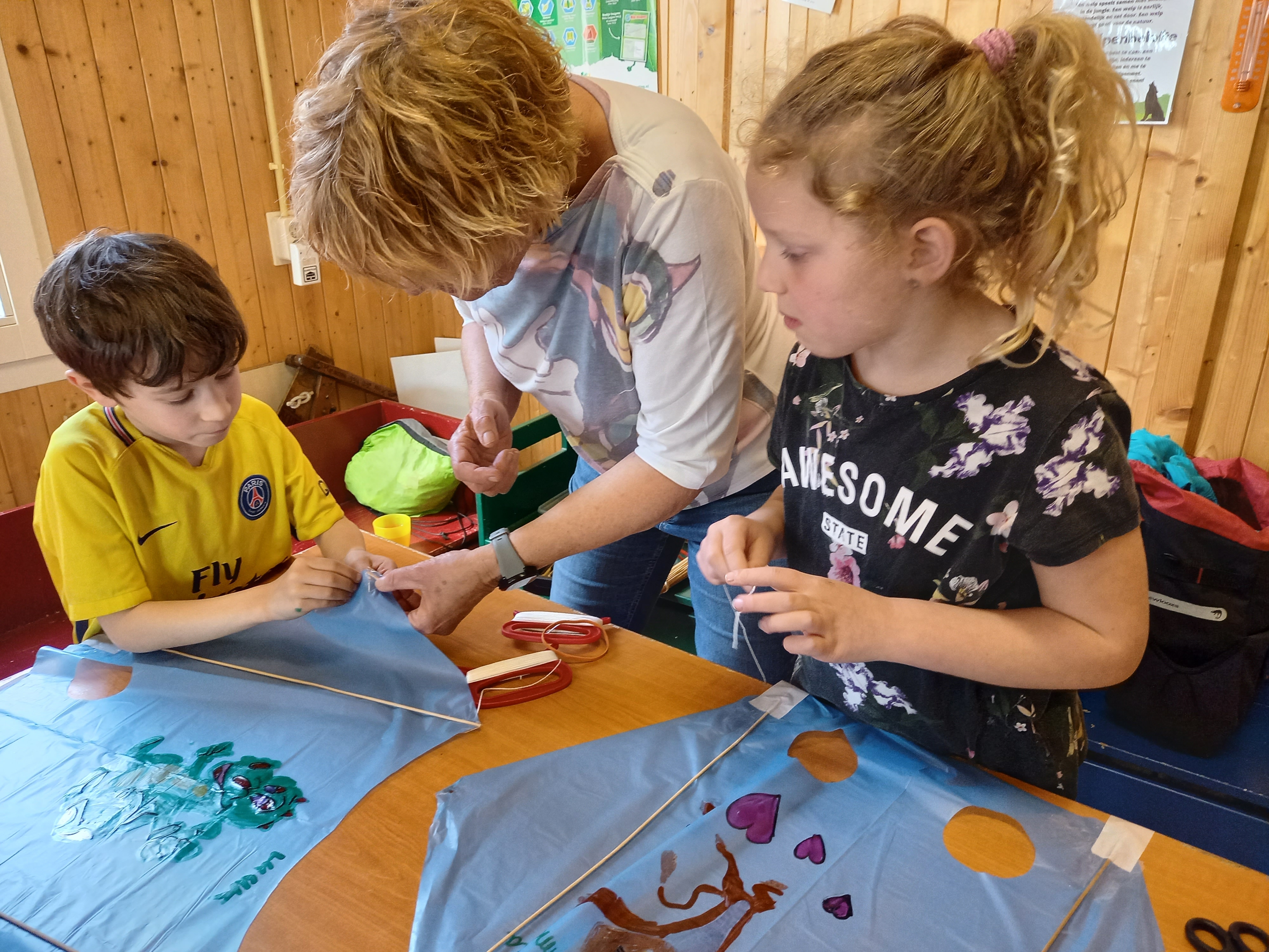 Eigenhandig vliegers maken in Boxmeer en Groene Poort abseilend heropend