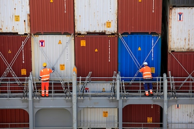 Sjorders in de Rotterdamse haven staken voor extra loon: werkonderbreking van 48 uur