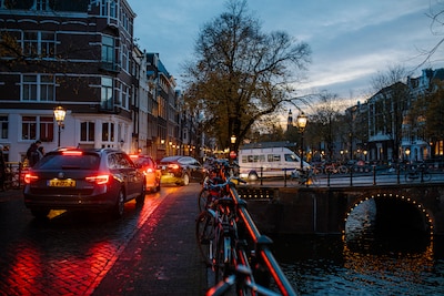 Reacties op coalitieakkoord Amsterdam: ‘Het enige wat écht progressief is, is het onmogelijk maken v