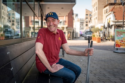 Jan houdt al 30 jaar de Tilburgs Mac schoon en weet van elke datum precies op welke dag die valt