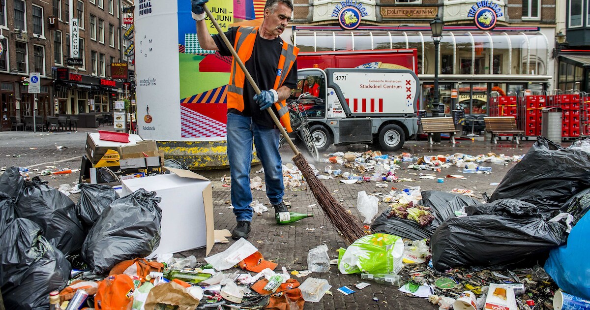 Vuilnismannen in Amsterdam beginnen vroeger