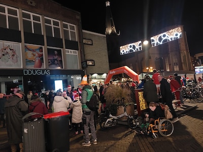 Eerste Santarun dwars door centrum Doetinchem gelijk goed voor 240 lopers