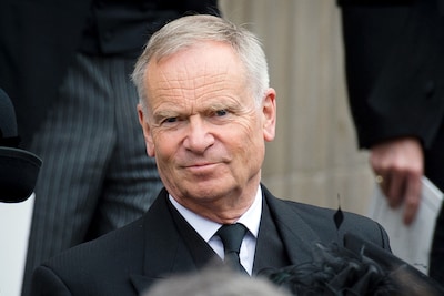 Auteur Jeffrey Archer (86) ‘tussen twee schrijfsessies door’ overleden