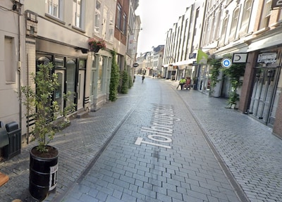 Drie vrienden aangevallen en mishandeld in centrum van Breda, daders al maanden spoorloos