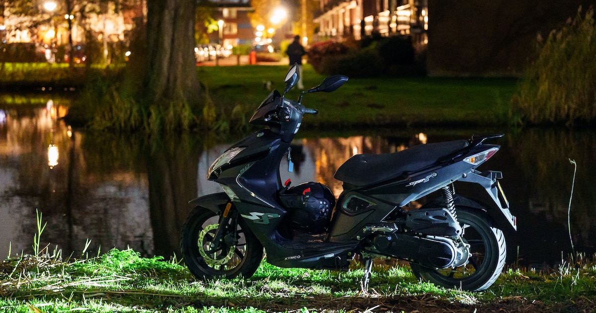 Scooter en voetganger in botsing op fietspad bij het Rondom West in Vlaardingen