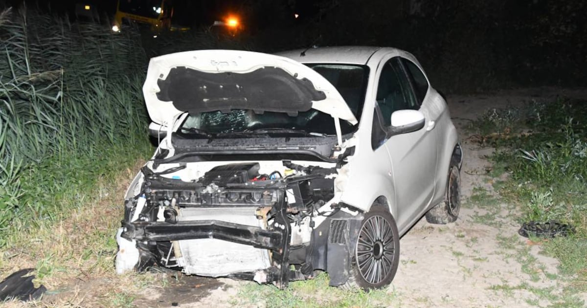 Auto raakt zwaar beschadigd bij eenzijdig ongeval in Stavenisse