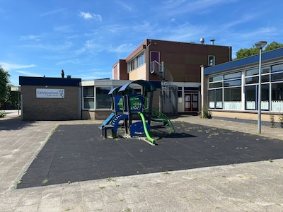 Weken voordat nieuwe basisschool de deuren opent, komt inspectie met vernietigend rapport: ‘Angstcul