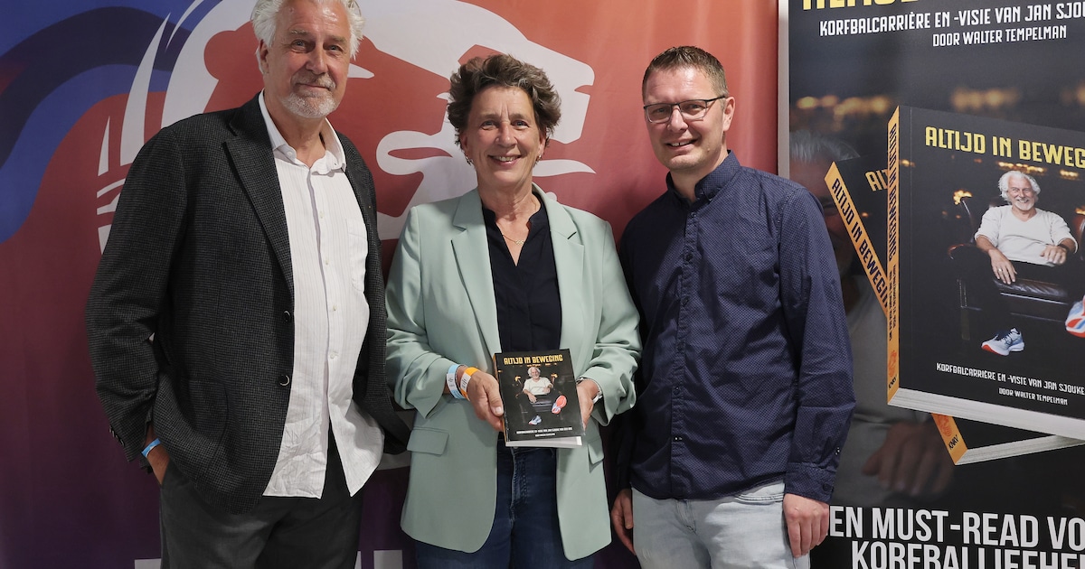 Korfbalicoon Van den Bos (67) blikt terug in boek: ‘Toen ik met Deetos ...