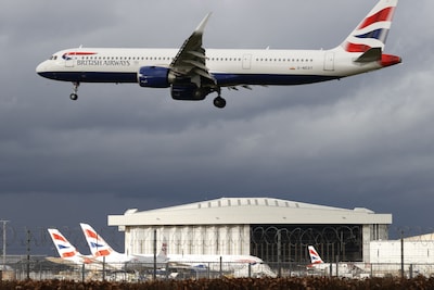 LIVE vakantieblog | Aankomsthallen Londens vliegveld Heathrow overstroomd
