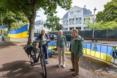 Russen halen schouders op over Oekraïense vlaggen: ‘Zielige activiteiten hebben geen enkel effect op