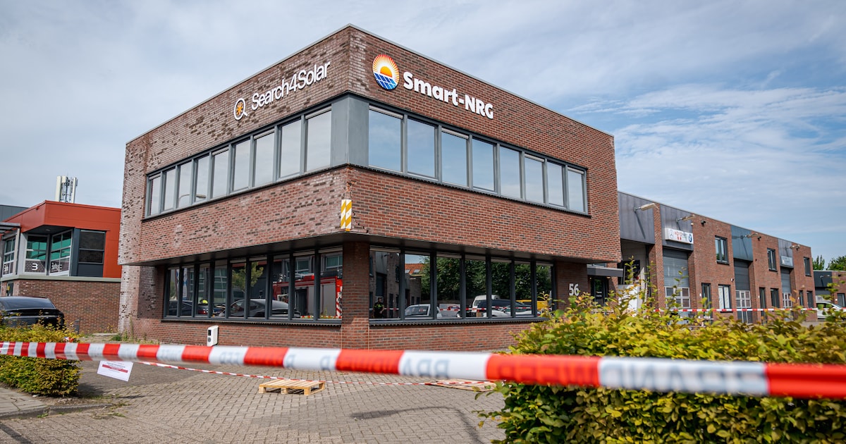 Instortingsgevaar nadat vrachtwagen bedrijfspand raakt, gemeente doet onderzoek
