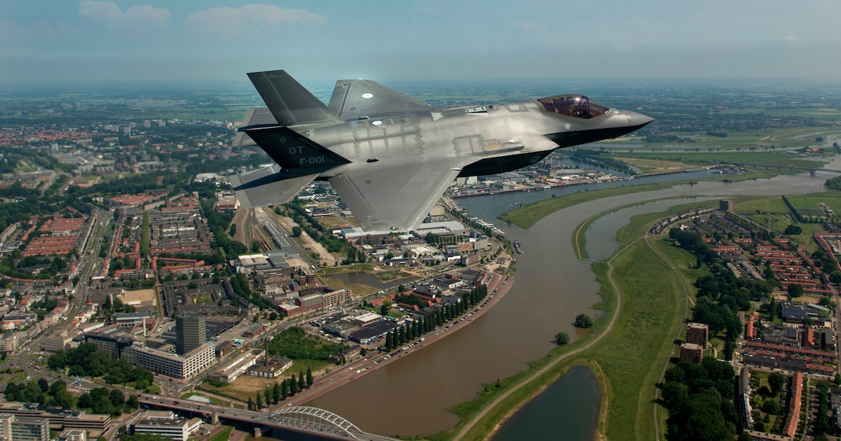 F-35’s trainen voor het eerst op Schiphol: ‘Minder kwetsbaar in conflictsituatie’