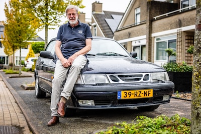 Saab-fanaat Hans Smit al jaren het gezicht van Zweedse cultauto: ‘Het is nooit een auto voor de grote massa geweest’