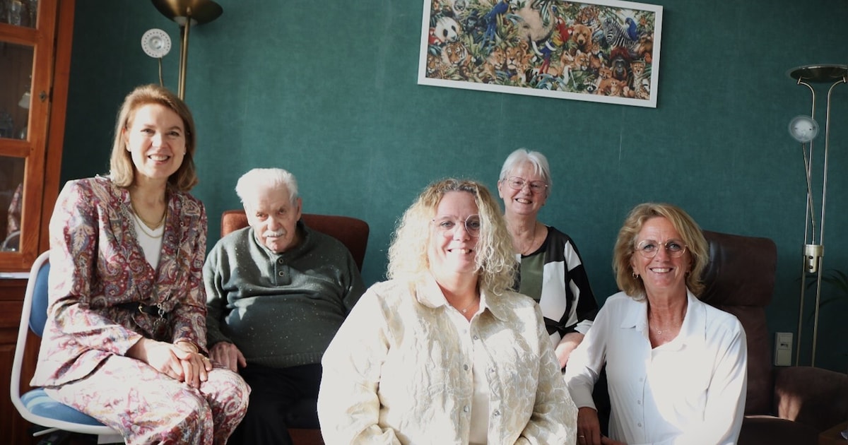 Burgemeester bezoekt diamanten bruidspaar Van Dijk in Duivendrecht