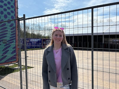 LIVE Paaspop | Eerste bezoeker staat al uren te wachten voor ingang: ‘Ik dacht dat ik bij de verkeer