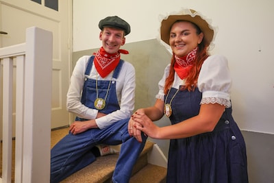 Hoe een ezel de vonk liet overspringen bij het nieuwe Boerenbruidspaar van Lampegat