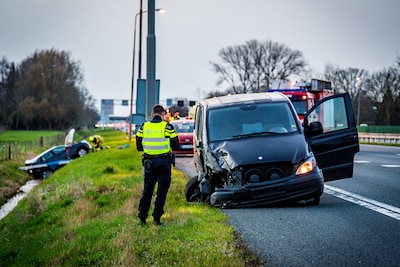 Politie zoekt getuigen van de zoveelste botsing op de A12 in één week, vlak voor de Duitse grenscont