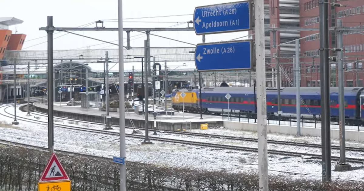 Trein schiet door op Amersfoort Centraal en komt vlak bij intercity tot stilstand: ‘Glad door sneeuw