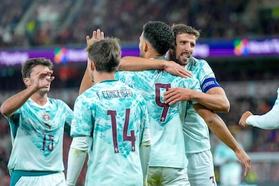 João Félix en Gonçalo Ramos helpen Portugal langs Noorwegen, Cristiano Ronaldo 90 minuten op de bank