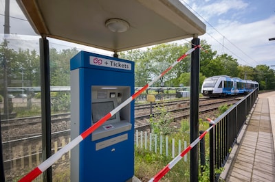 Tienduizenden euro’s schade op Hengelose stations: informatiebord beschoten