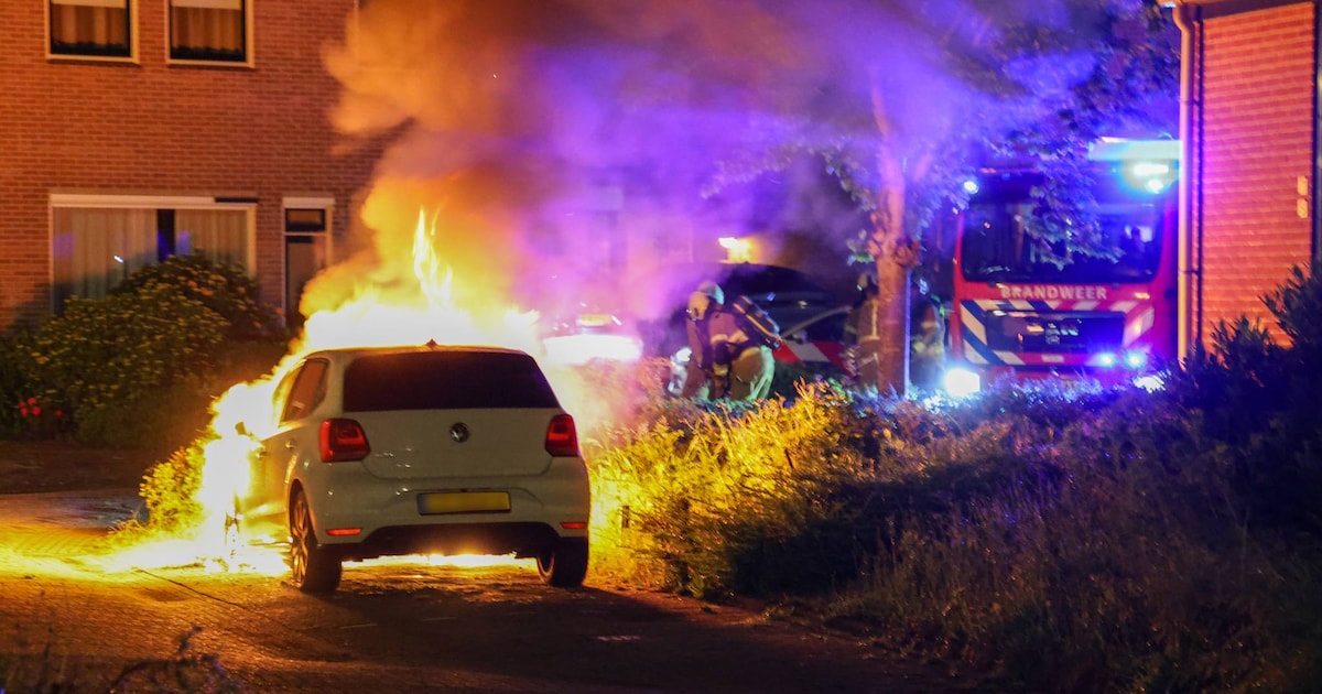 Auto op De Made in Beilen gaat in vlammen op