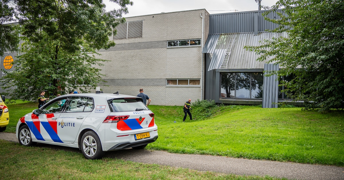 Man zwaargewond na val van dak bij Sports Planet in Westervoort