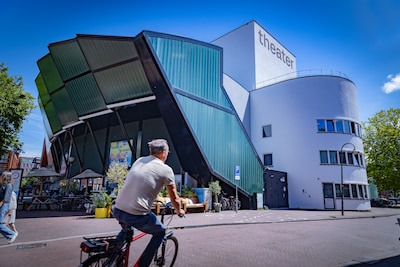 Ondernemersdebat in Theater de Veste in Delft met lijsttrekkers van politieke partijen
