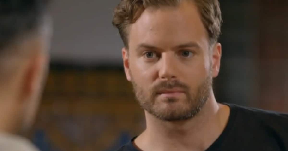Acteur Jim Bakkum krijgt soms schuldgevoel van vaderschap: 'Een soort dolk in je hart’