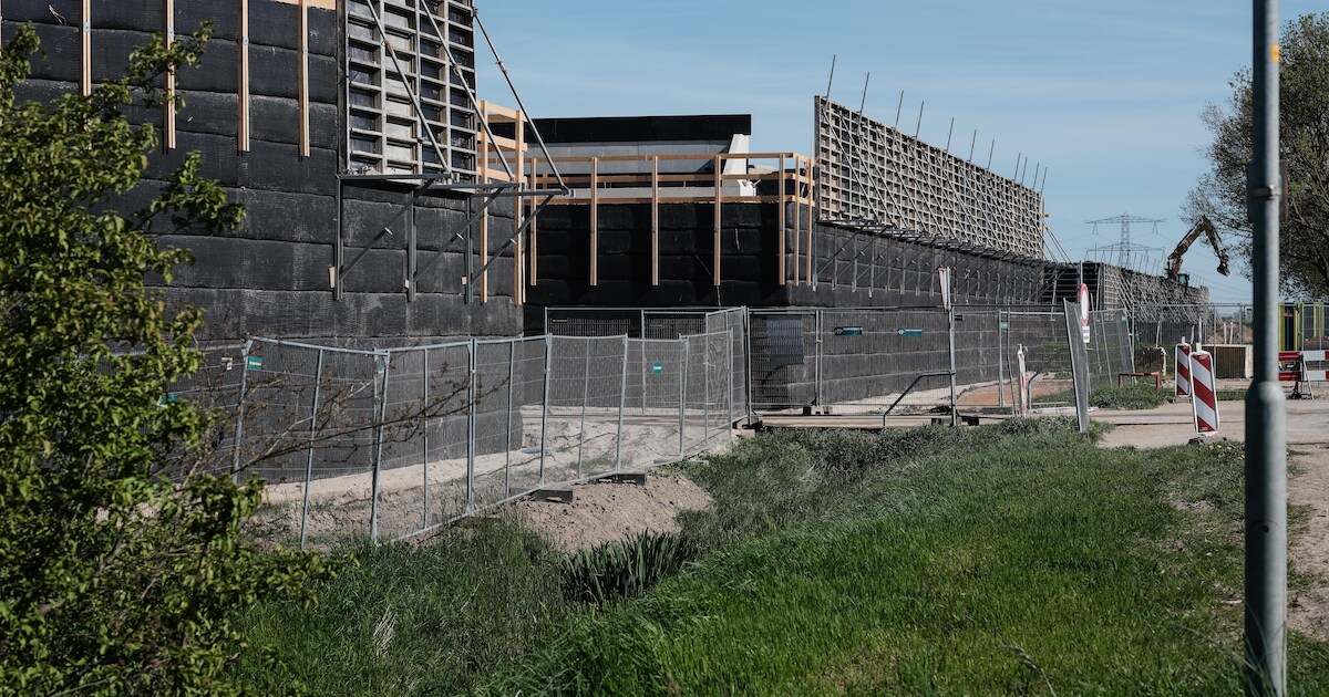 Weg tussen Duiven en Zevenaar ’s nachts dicht zodat bouwbrug voor A15 geplaatst kan worden