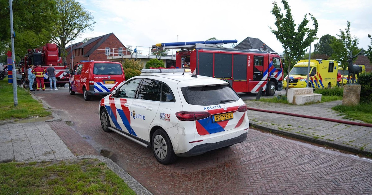 Brand in dak van woning op Schoolstraat in Loppersum