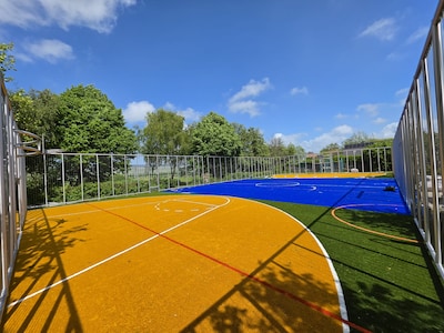 Langverwacht Fitpark in Heenweg nog dit jaar gerealiseerd, de nieuwe sportkooi is al klaar voor gebr