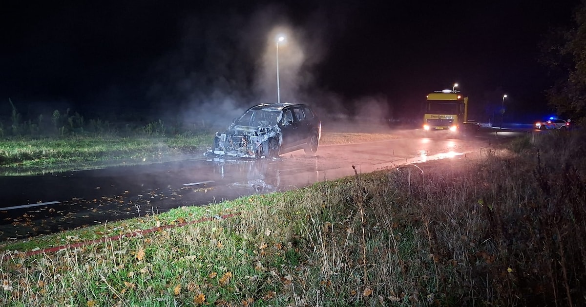 Auto uitgebrand op de Geliskensdijkweg in Venlo