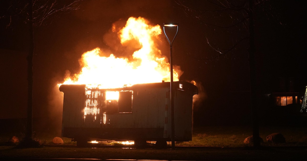 Schaftwagen gaat in vlammen op aan de Industrieweg in Assen