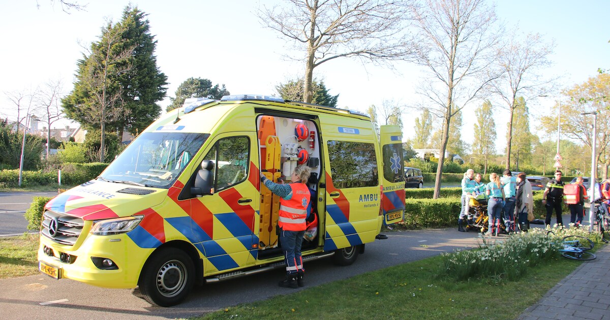 Wielrenner en fietser in botsing op de Gooweg in Noordwijkerhout: traumahelikopter ingezet