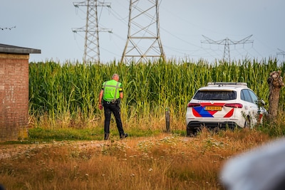 Gewapende beroving van taxichauffeur in Veghel: politie start klopjacht met helikopter en honden