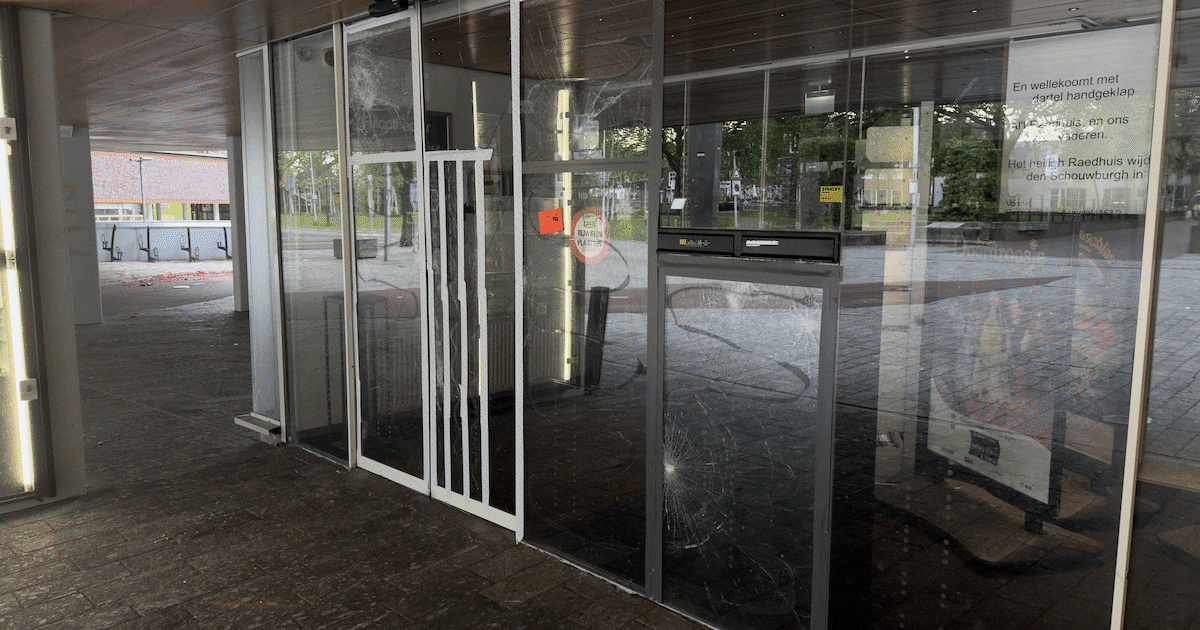 Fulcotheater en stadhuis in IJsselstein zwaar beschadigd na vernielingen
