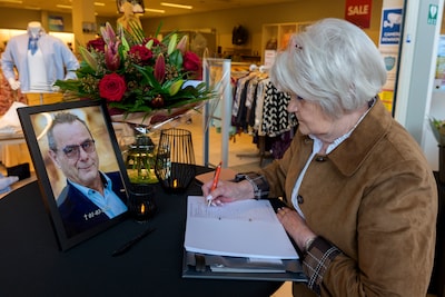 Rij voor condoleanceregister na dood van Gery de Bruin (1960-2026): ‘Hij was de burgemeester van De 