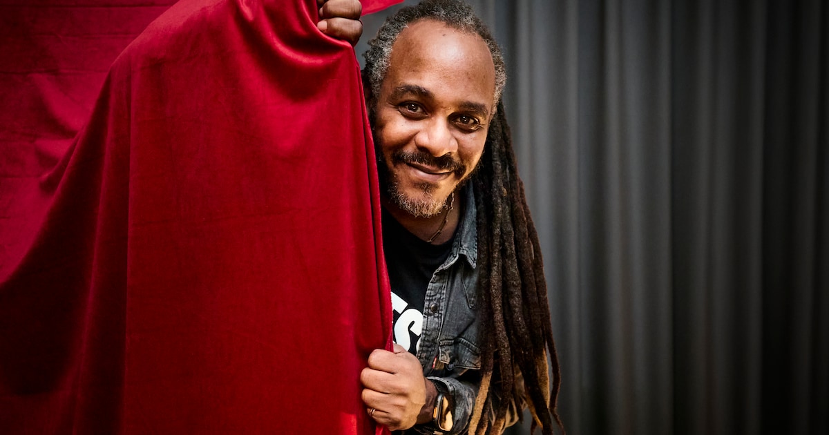 Marlon Kicken staat met Maestro in Theater Hofpoort Coevorden