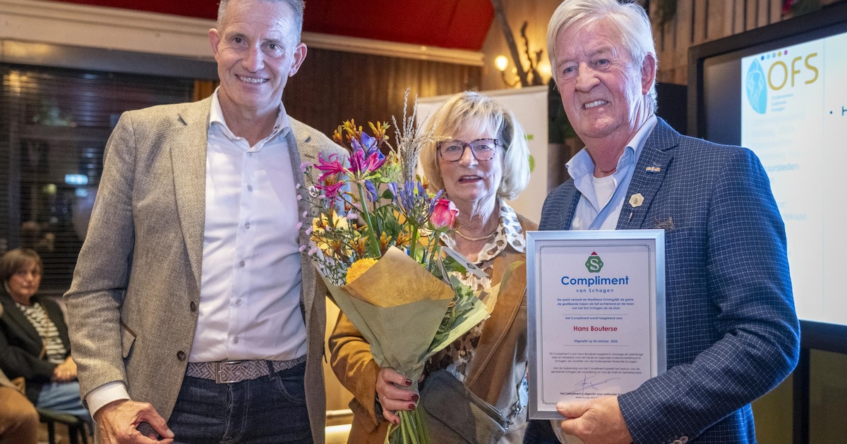 Hans Bouterse ontvangt Schager Compliment
