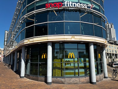 Sportscholen schieten uit de grond, zelfs boven de McDonald’s: ‘Kom je calorieën pakken of verbranden?’