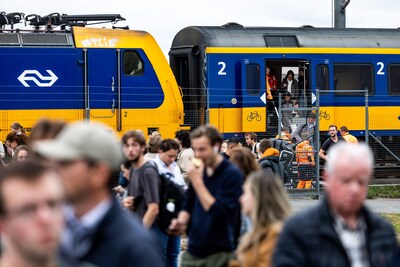 Honderden reizigers geëvacueerd na brandmelding in trein, spoorvervoer tussen Rotterdam en Breda ontregeld