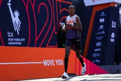 Sifan Hassan maakt na lange rustpauze rentree in marathon New York: ‘Vorig jaar was te veel’