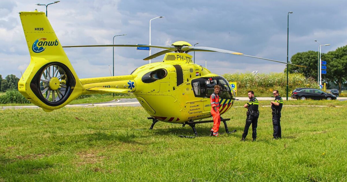Traumahelikopter ingezet voor voertuig te water op Hillegommerdijk in Beinsdorp