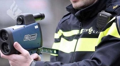 Alphenaar (20) racet met 118 kilometer per uur door bebouwde kom, moet zijn rijbewijs inleveren