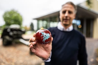 Chinees handwerk, Nederlands ontwerp: dit is de Airbornekerstbal van Marien (46)