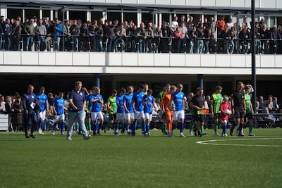 LIVE | We zijn begonnen • Zaterdagclubs spelen op zondag • Oude bekenden treffen elkaar een niveau h