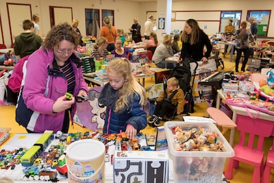Speelgoed shoppen voor sinterklaas en kerst op beurs in Duiven