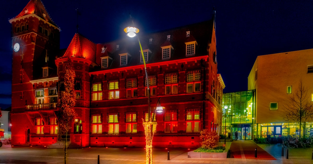 Gemeentehuis Zeist kleurt oranje tegen vrouwengeweld