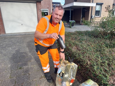 Een verfemmer of een stuk folie in je afvalzak voor plastic, blik en drankpakken? Dan blijft de zak 